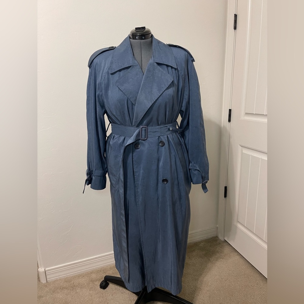 Women’s London Fog, Blue Marble coloring, Size 14 Pet.